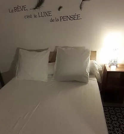 Chambre Et Salle De Bain Privee Saint Aunes Bed & Breakfast Saint-Aunes