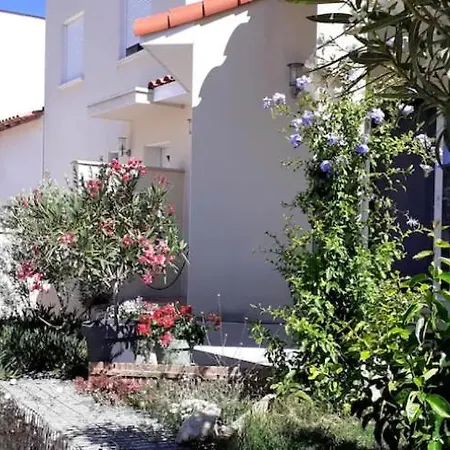 Chambre Et Salle De Bain Privee Saint Aunes Bed & Breakfast